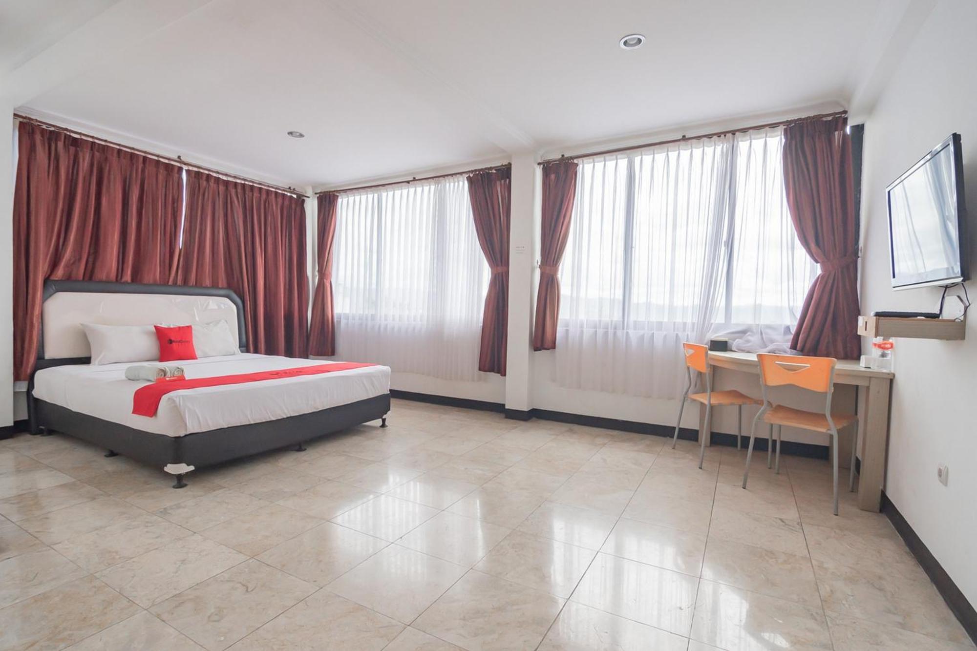 เรดดอร์ซ เนียร์ ซิตี้มอลล์ ซุกาบูมี Hotel ซูกาบูมี ภายนอก รูปภาพ