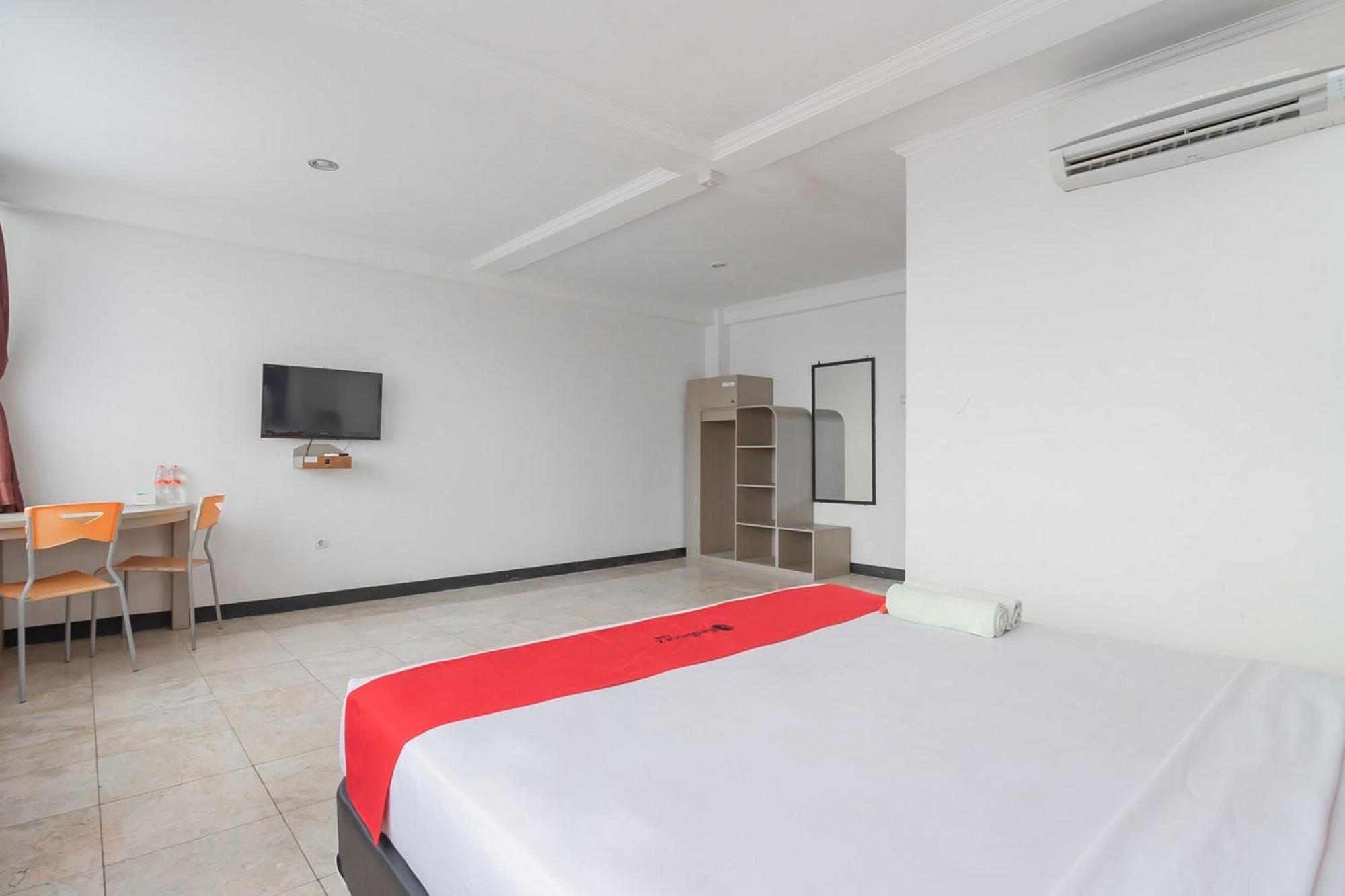 เรดดอร์ซ เนียร์ ซิตี้มอลล์ ซุกาบูมี Hotel ซูกาบูมี ภายนอก รูปภาพ