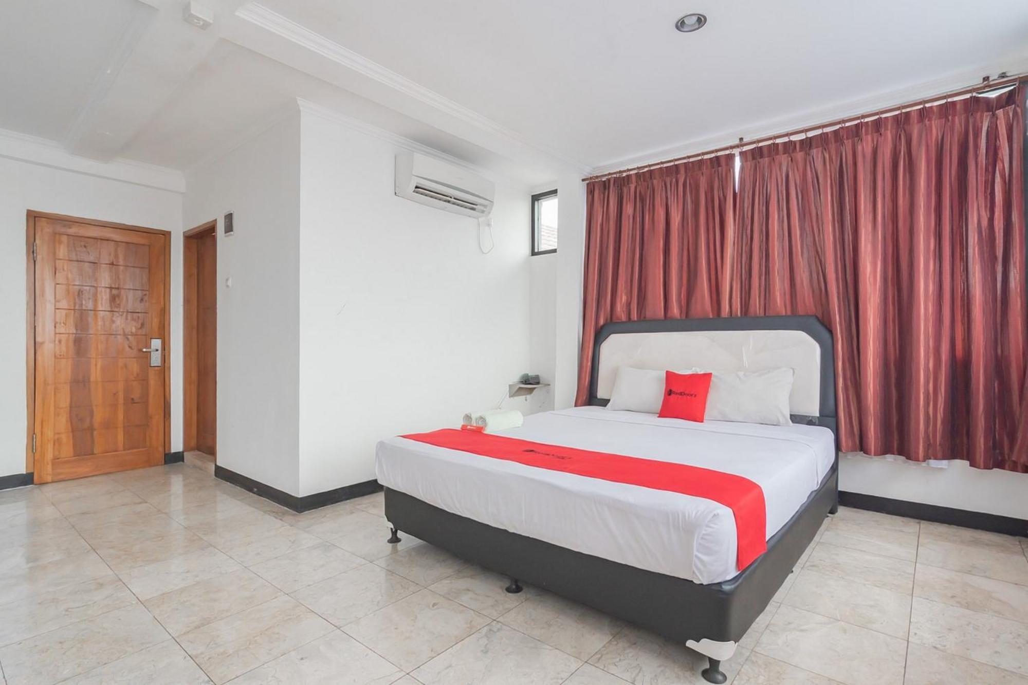 เรดดอร์ซ เนียร์ ซิตี้มอลล์ ซุกาบูมี Hotel ซูกาบูมี ภายนอก รูปภาพ